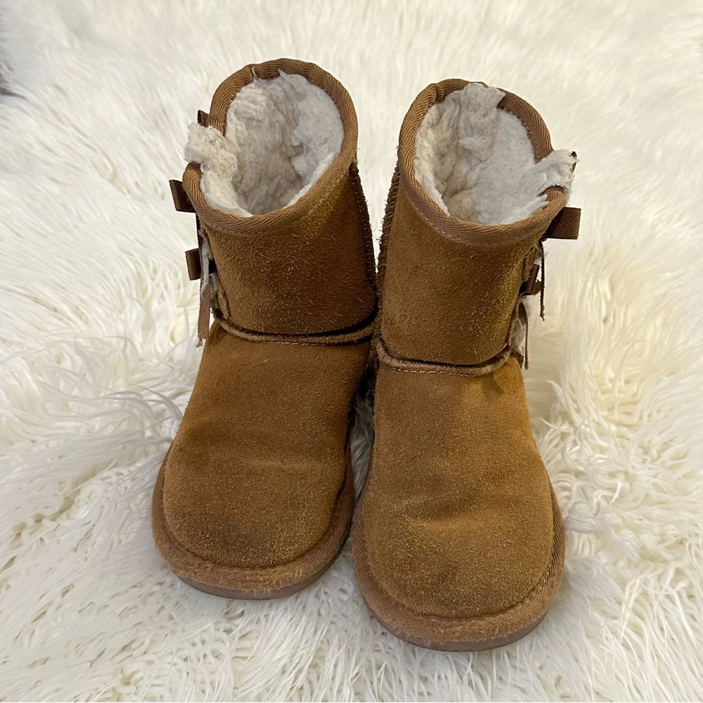 UGG Koolaburra Girls T Victoria Short Boots - size 9